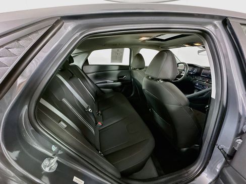 Used 2025 Hyundai Elantra SEL FWD image 30