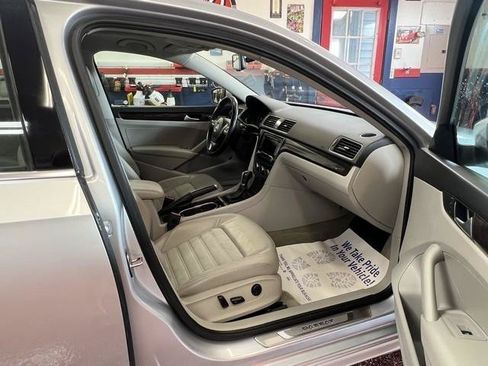 Used 2015 Volkswagen Passat TDI SEL Premium FWD image 10