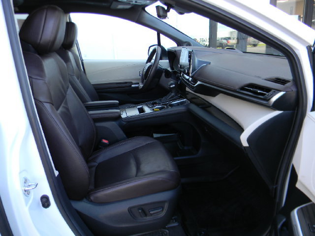 Certified 2024 Toyota Sienna Platinum AWD/4WD image 30