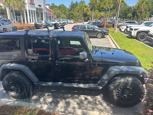 Used 2018 Jeep Wrangler Unlimited Sport S AWD/4WD image 2