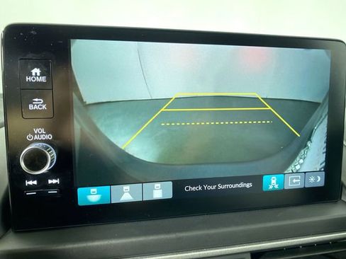 Used 2025 Honda Pilot Touring image 8