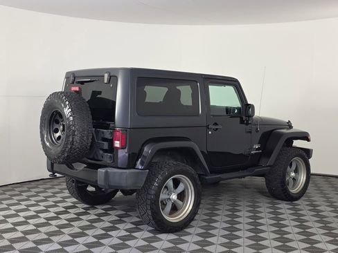 Used 2016 Jeep Wrangler Sahara AWD/4WD image 7