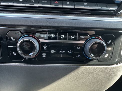 Used 2025 Chevrolet Silverado 1500 LT image 23