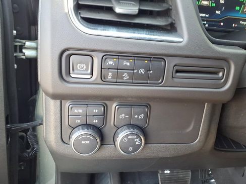 Used 2023 Chevrolet Suburban Premier AWD/4WD image 23