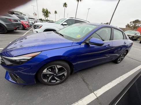 Used 2023 Hyundai Elantra Limited FWD image 2