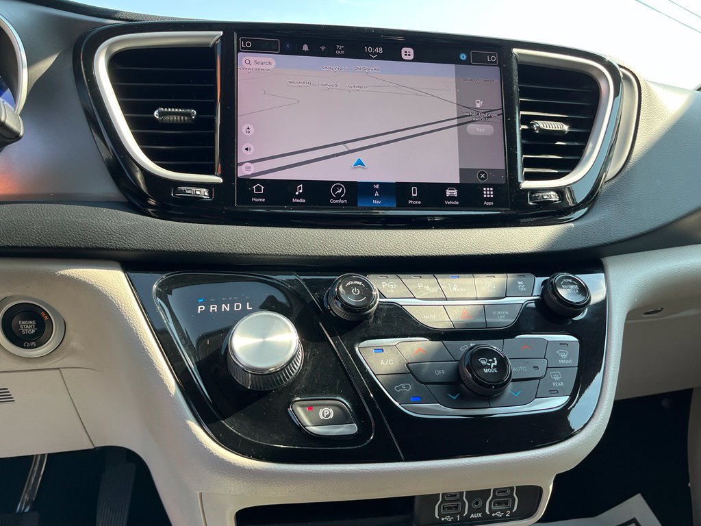 Used 2022 Chrysler Pacifica Touring-L w/ Uconnect Theater Family Group FWD image 19