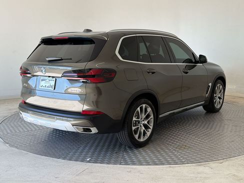 Used 2025 BMW X5 xDrive50e AWD/4WD image 9