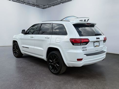 Used 2020 Jeep Grand Cherokee Altitude AWD/4WD image 5