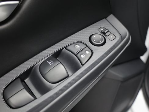 Used 2025 Nissan Sentra SV FWD image 15