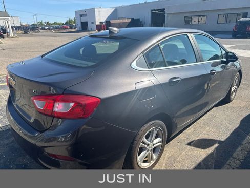 Used 2017 Chevrolet Cruze LT FWD image 12