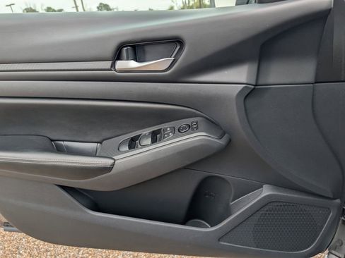 Used 2024 Nissan Altima 2.5 SV image 12