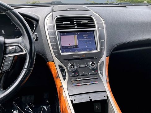 Used 2020 Lincoln Nautilus Reserve FWD image 6