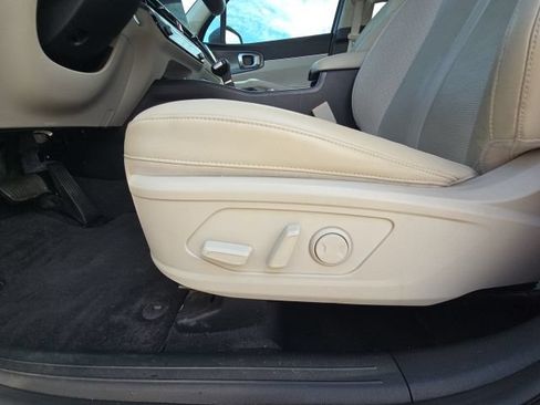 Used 2024 Kia Sorento S w/ Panoramic Sunroof Package FWD image 22