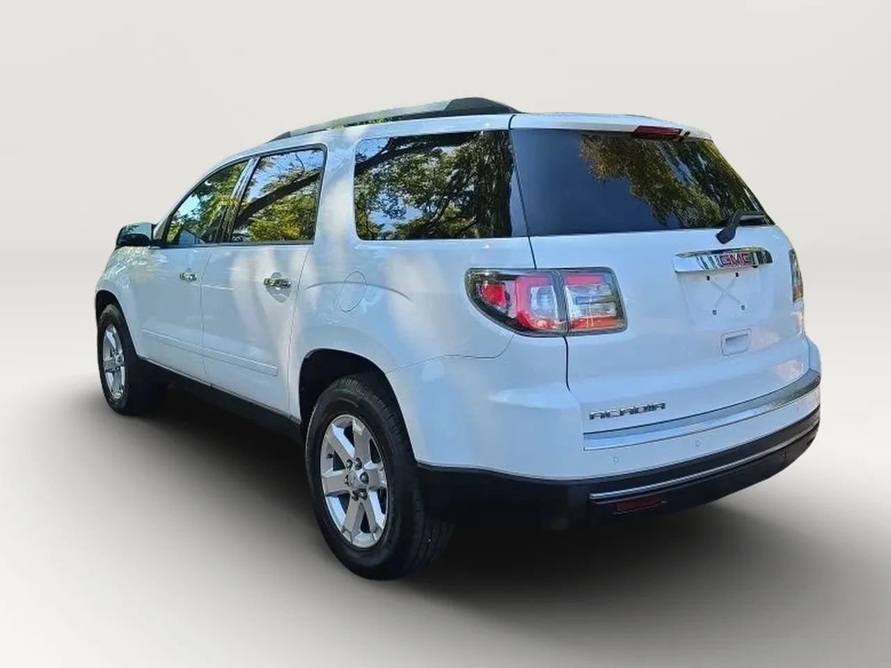 Used 2016 GMC Acadia SLE FWD image 6