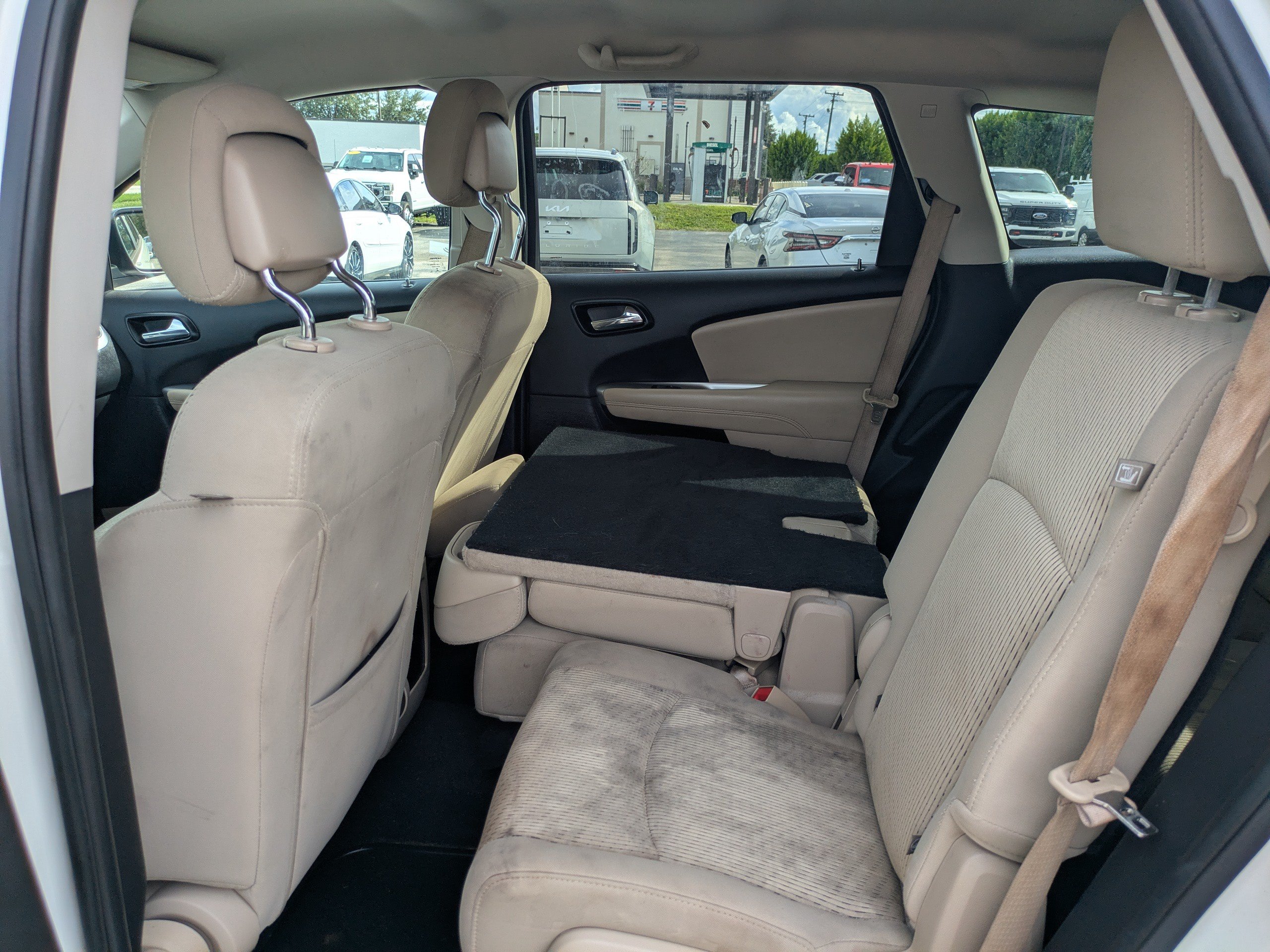 Used 2019 Dodge Journey SE FWD image 13