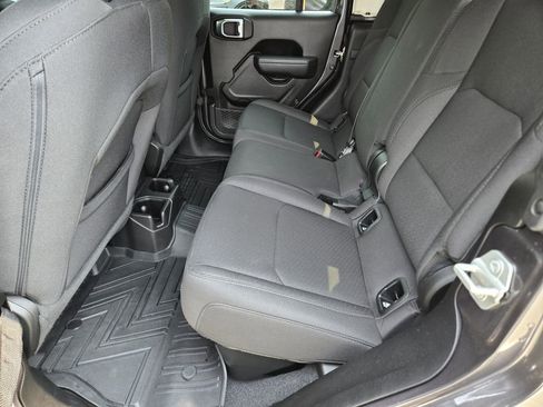 Used 2023 Jeep Gladiator Sport AWD/4WD image 15