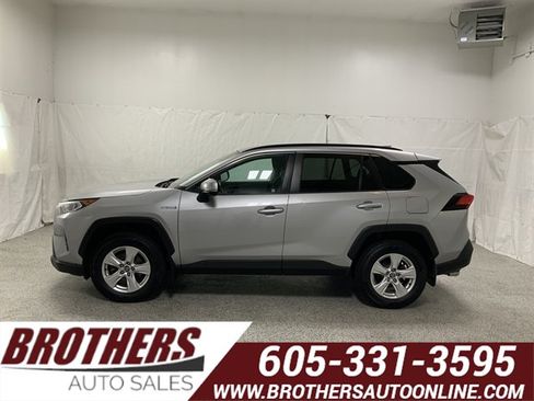 Used 2020 Toyota RAV4 XLE w/ XLE Grade Weather Package AWD/4WD image 1