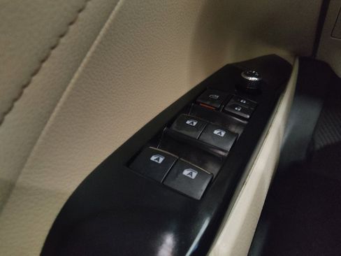Used 2018 Toyota Camry XLE FWD image 27