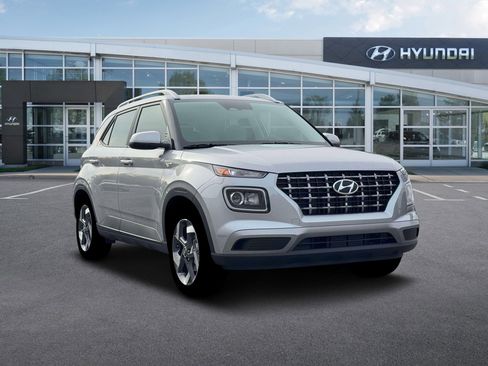 New 2026 Hyundai Venue SEL FWD image 11