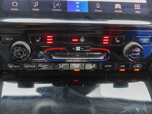 Used 2022 Jeep Grand Cherokee L Limited w/ Black Appearance Package AWD/4WD image 26