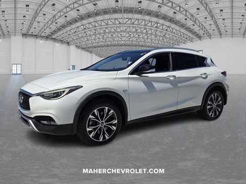 Used 2018 INFINITI QX30 Premium w/ Navigation Package AWD/4WD image 3