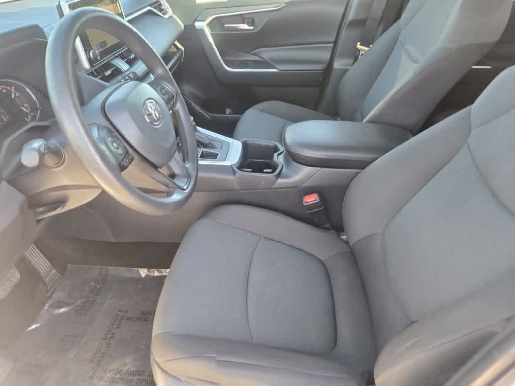 Used 2025 Toyota RAV4 XLE AWD/4WD image 17