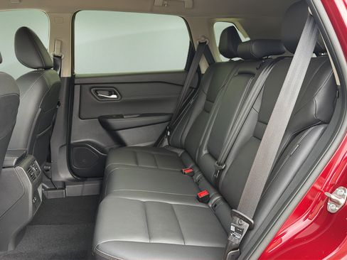Certified 2024 Nissan Rogue SL AWD/4WD image 17