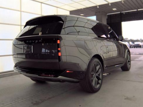 Used 2022 Land Rover Range Rover Long Wheelbase SE AWD/4WD image 2