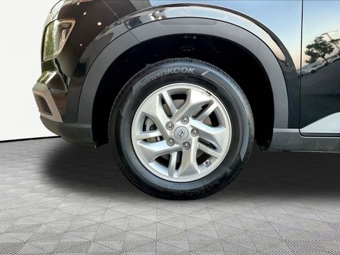Used 2025 Hyundai Venue SE FWD image 30