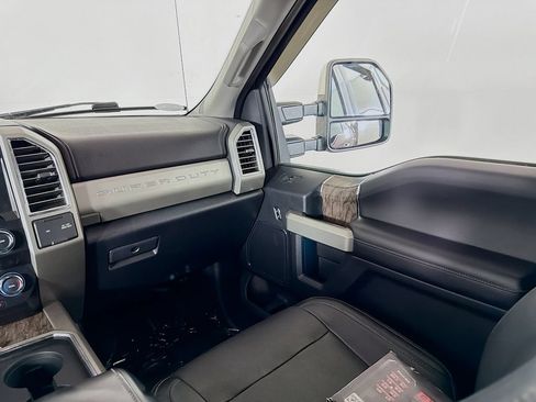 Used 2017 Ford F250 Lariat w/ Lariat Ultimate Package AWD/4WD image 22