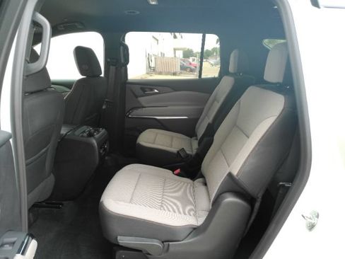 Used 2026 Chevrolet Traverse LT w/ Driver Confidence Package FWD image 19