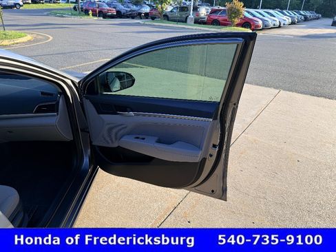 Used 2019 Hyundai Elantra Value Edition w/ Winter Weather Package FWD image 17