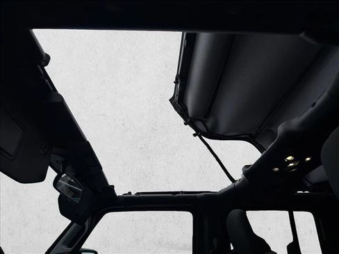 Used 2023 Jeep Gladiator Willys image 20