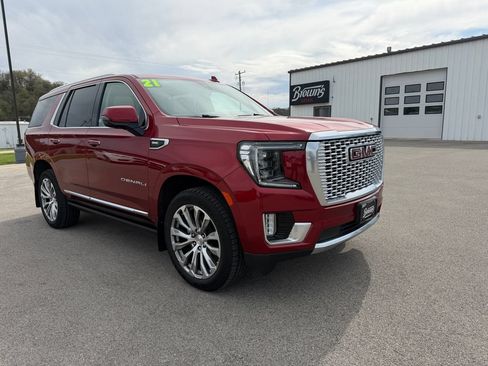 Used 2021 GMC Yukon Denali w/ Denali Premium Package AWD/4WD image 3