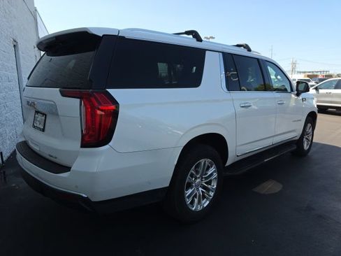 Used 2021 GMC Yukon XL SLT w/ SLT Luxury Plus Package AWD/4WD image 2