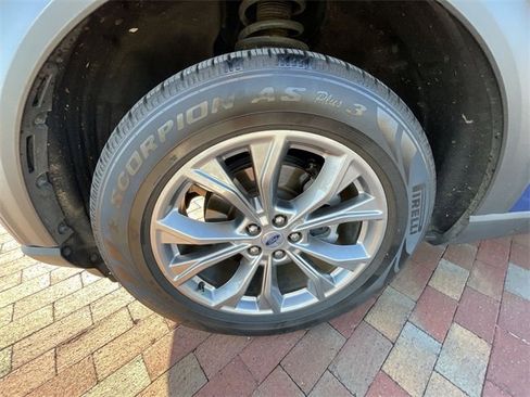 Used 2023 Ford Explorer XLT w/ Equipment Group 202A image 6