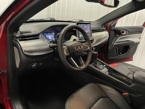 Used 2025 Jeep Compass Limited AWD/4WD image 37