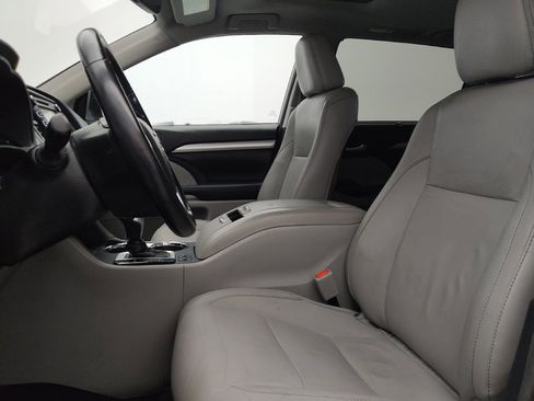 Used 2018 Toyota Highlander XLE image 17