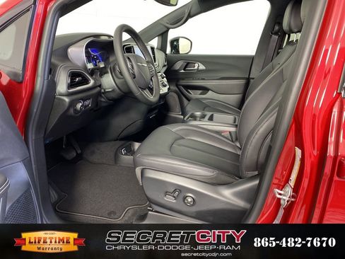 New 2026 Chrysler Pacifica Select image 11