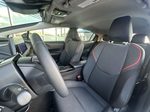 Used 2024 Toyota Prius Prime SE image 28