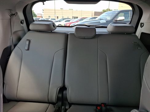 Used 2021 Toyota Sienna XLE AWD/4WD image 10