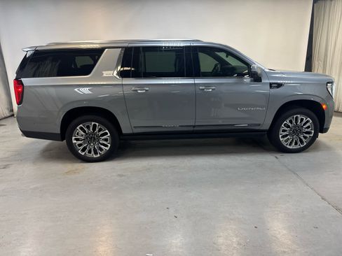 Used 2024 GMC Yukon XL Denali Ultimate image 10