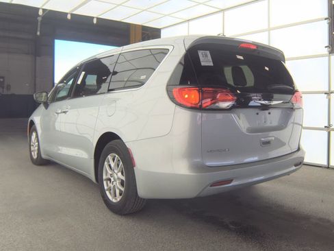 Used 2024 Chrysler Voyager LX image 10
