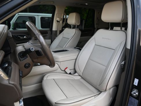 Used 2021 GMC Yukon Denali w/ Denali Ultimate Package AWD/4WD image 7