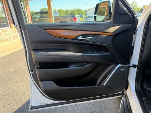 Used 2017 Cadillac Escalade Luxury w/ LPO, Radiant Package AWD/4WD image 12