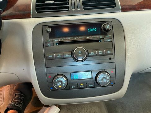 Used 2009 Buick Lucerne CXL w/ Driver Confidence Package FWD image 13