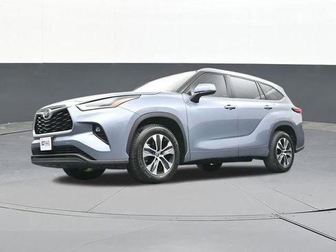 Used 2021 Toyota Highlander XLE FWD image 59