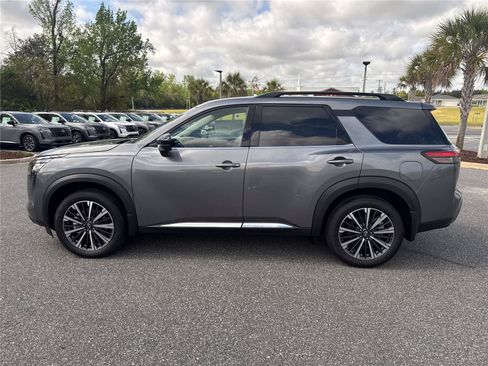 New 2026 Nissan Pathfinder Platinum w/ Cargo Package FWD image 7