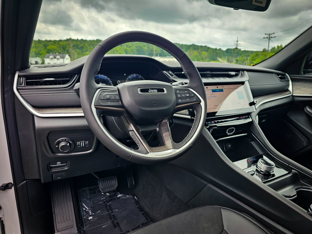 New 2026 Jeep Grand Cherokee Altitude AWD/4WD image 13