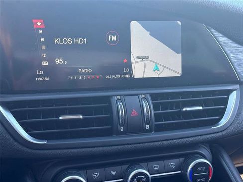 Used 2018 Alfa Romeo Giulia image 14